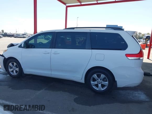 ✅ 2011 Toyota Sienna LE AAS • VIN: 5TDKK3DC4BS125933 • Lot: 43078715. Listed on IAAI with 144,923 mi. Free auction sales archive from the USA and detailed vehicle history report at DreamBid. Image 14.