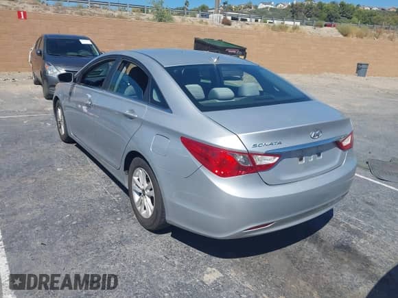 2013 Hyundai Sonata GLS с VIN 5NPEB4AC6DH792325, выставлен на аукционе IAAI как лот 43172035 с пробегом 165 490 миль миль и . История ставок и продаж доступна на DreamBid. Изображение 3.