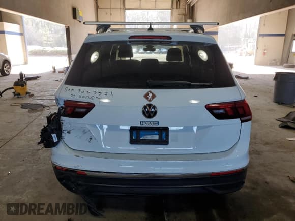 ✅ 2022 Volkswagen Tiguan SE • VIN: 3VV2B7AX2NM103918 • Lot: 88865235. Wystawiony na Copart z przebiegiem 45 035 mil. Bezpłatny archiwum sprzedaży aukcyjnych z USA i szczegółowy raport historii pojazdu na DreamBid. Zdjęcie 6.