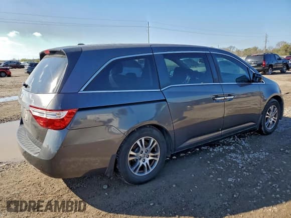 ✅ 2013 Honda Odyssey EX-L • VIN: 5FNRL5H63DB018973 • Lot: 96495415. Listed on Copart with 205,548 mi. Free auction sales archive from the USA and detailed vehicle history report at DreamBid. Image 3.