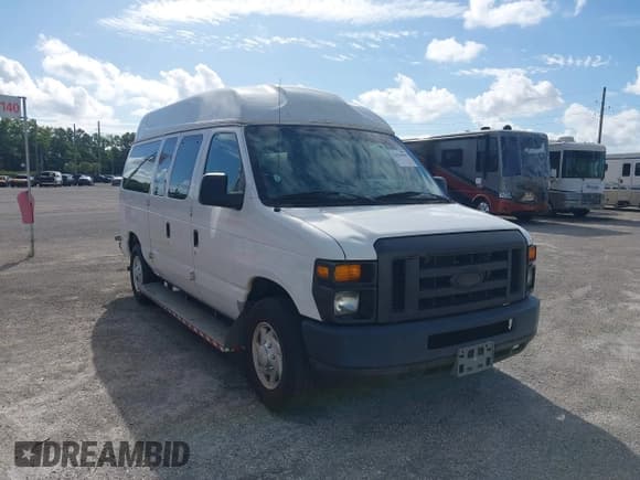 ✅ 2014 Ford Econoline Cargo Commercial • VIN: 1FTNE2EW9EDB19424 • Lot: 43435066. Wystawiony na IAAI z przebiegiem 233 641 mil. Bezpłatny archiwum sprzedaży aukcyjnych z USA i szczegółowy raport historii pojazdu na DreamBid. Zdjęcie 1.