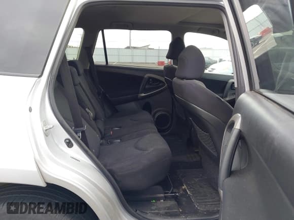 ✅ 2006 Toyota RAV4 Sport • VIN: JTMBD32V565004533 • Лот: 43911819. Опубликован ранее на IAAI с пробегом 166 173 миль. Бесплатный доступ к архиву аукционных продаж из США и подробный отчёт об истории автомобиля на DreamBid. Изображение 8.