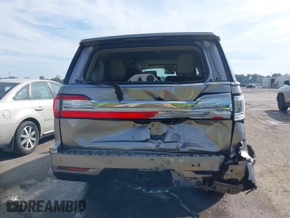 ✅ 2019 Lincoln Navigator Reserve • VIN: 5LMJJ3LT4KEL22261 • Лот: 43293071. Опубликован ранее на IAAI с пробегом 99 006 миль. Бесплатный доступ к архиву аукционных продаж из США и подробный отчёт об истории автомобиля на DreamBid. Изображение 16.