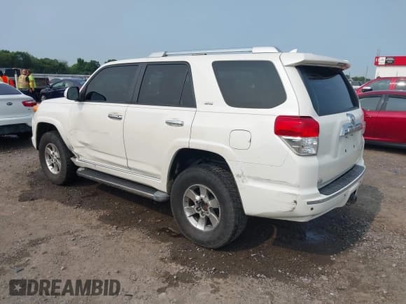 ✅ 2011 Toyota 4Runner SR5 • VIN: JTEZU5JR4B5014832 • Лот: 42369600. Опубликован ранее на IAAI с пробегом 256 676 миль. Бесплатный доступ к архиву аукционных продаж из США и подробный отчёт об истории автомобиля на DreamBid. Изображение 3.