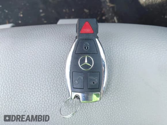 ✅ 2010 Mercedes-Benz E 350 Luxury • VIN: WDDHF8HB1AA070095 • Lot: 43011471. Listed on IAAI with 126,630 mi. Free auction sales archive from the USA and detailed vehicle history report at DreamBid. Image 11.