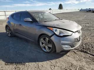 2012 Hyundai Veloster w/Red Int z VIN KMHTC6AD4CU033777, wystawiony jako Copart lot #72250544 z przebiegiem 136 087 mil mil oraz Szkoda całkowita • Salvage title. Historia ofert i sprzedaży dostępna na DreamBid. Obrazek 4.