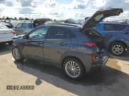 ✅ 2020 Hyundai Kona SEL • VIN: KM8K22AA2LU481089 • Лот: 63308174. Опубликован ранее на Copart с пробегом 93 700 миль. Бесплатный доступ к архиву аукционных продаж из США и подробный отчёт об истории автомобиля на DreamBid. Изображение 2.