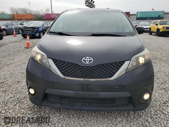 ✅ 2012 Toyota Sienna SE • VIN: 5TDXK3DC5CS255050 • Lot: 53136475. Wystawiony na Copart z przebiegiem 182 694 mil. Bezpłatny archiwum sprzedaży aukcyjnych z USA i szczegółowy raport historii pojazdu na DreamBid. Zdjęcie 5.