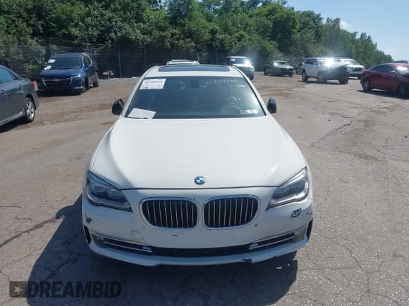 ✅ 2013 BMW 7 Series 750Li xDrive • VIN: WBAYF8C51DD139735 • Lot: 42590928. Listed on IAAI with 118,984 mi. Free auction sales archive from the USA and detailed vehicle history report at DreamBid. Image 12.