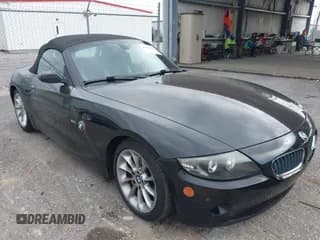 ✅ 2005 BMW Z4 2.5i • VIN: 4USBT33515LS56835 • Lot: 43614484. Wystawiony na IAAI z przebiegiem 117 255 mil. Bezpłatny archiwum sprzedaży aukcyjnych z USA i szczegółowy raport historii pojazdu na DreamBid. Zdjęcie 1.
