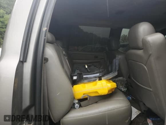 ✅ 2006 Chevrolet Silverado 2500HD LT2 • VIN: 1GCHK23U86F134204 • Lot: 68744365. Wystawiony na Copart z przebiegiem 203 046 mil. Bezpłatny archiwum sprzedaży aukcyjnych z USA i szczegółowy raport historii pojazdu na DreamBid. Zdjęcie 10.