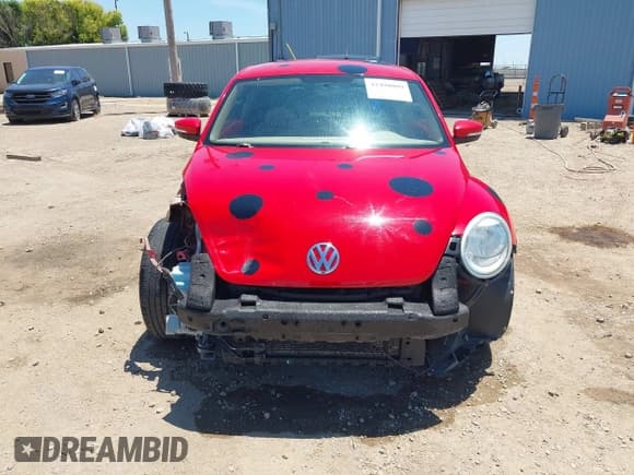 ✅ 2014 Volkswagen Beetle 2.5L • VIN: 3VWHX7AT8EM607412 • Lot: 42498009. Wystawiony na IAAI z przebiegiem 151 020 mil. Bezpłatny archiwum sprzedaży aukcyjnych z USA i szczegółowy raport historii pojazdu na DreamBid. Zdjęcie 13.