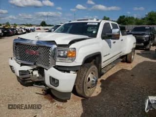 ✅ 2016 GMC Sierra 3500HD Denali • VIN: 1GT42YE85GF267036 • Lot: 52590734. Wystawiony na Copart z przebiegiem 80 983 mil. Bezpłatny archiwum sprzedaży aukcyjnych z USA i szczegółowy raport historii pojazdu na DreamBid. Zdjęcie 1.