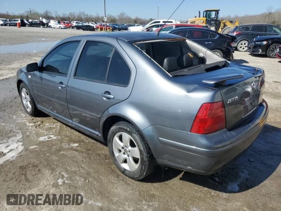 ✅ 2003 Volkswagen Jetta GL • VIN: 3VWRP69M13M180258 • Лот: 48476965. Опубликован ранее на Copart с пробегом 215 716 миль. Бесплатный доступ к архиву аукционных продаж из США и подробный отчёт об истории автомобиля на DreamBid. Изображение 2.