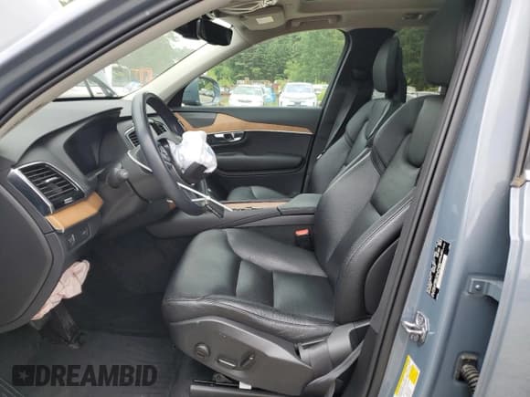 ✅ 2022 Volvo XC90 Momentum • VIN: YV4A22PK7N1788212 • Lot: 61209075. Wystawiony na Copart z przebiegiem 34 428 mil. Bezpłatny archiwum sprzedaży aukcyjnych z USA i szczegółowy raport historii pojazdu na DreamBid. Zdjęcie 7.