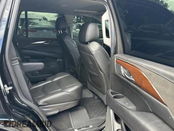 ✅ 2019 Cadillac Escalade Luxury • VIN: 1GYS4BKJ0KR331846 • Lot: 80116575. Listed on Copart with 111,788 mi. Free auction sales archive from the USA and detailed vehicle history report at DreamBid. Image 6.