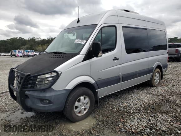 ✅ 2015 Mercedes-Benz Sprinter Passenger • VIN: WDZPE7CC0F5994594 • Lot: 74563654. Wystawiony na Copart z przebiegiem 187 823 mil. Bezpłatny archiwum sprzedaży aukcyjnych z USA i szczegółowy raport historii pojazdu na DreamBid. Zdjęcie 1.