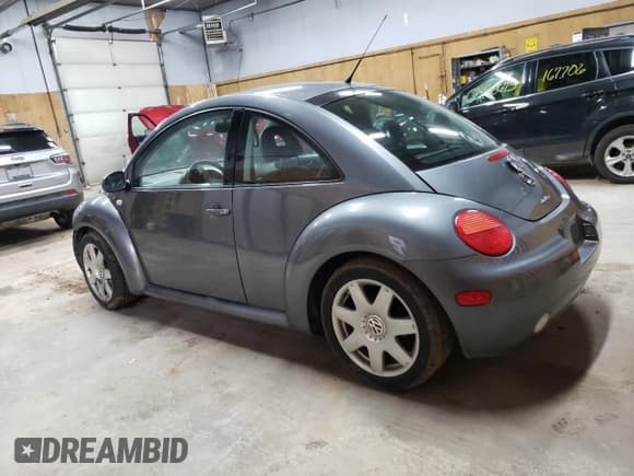 ✅ 2002 Volkswagen Beetle GLX • VIN: 3VWDD21C32M414896 • Lot: 62578725. Wystawiony na Copart z przebiegiem 108 929 mil. Bezpłatny archiwum sprzedaży aukcyjnych z USA i szczegółowy raport historii pojazdu na DreamBid. Zdjęcie 2.
