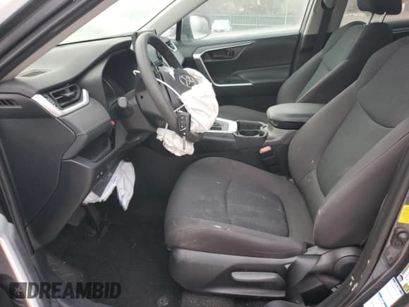 ✅ 2021 Toyota RAV4 LE • VIN: 2T3F1RFV3MC217463 • Lot: 92864215. Wystawiony na Copart z przebiegiem 50 268 mil. Bezpłatny archiwum sprzedaży aukcyjnych z USA i szczegółowy raport historii pojazdu na DreamBid. Zdjęcie 7.