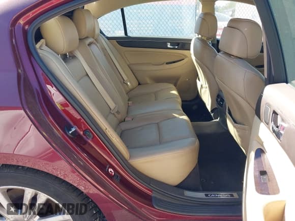 ✅ 2009 Hyundai Genesis • VIN: KMHGC46F79U032633 • Лот: 43676235. Опубликован ранее на IAAI с пробегом 213 927 миль. Бесплатный доступ к архиву аукционных продаж из США и подробный отчёт об истории автомобиля на DreamBid. Изображение 8.