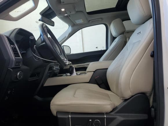 ✅ 2020 Ford Expedition Max Platinum • VIN: 1FMJK1MT4LEA05536 • Lot: 85120925. Wystawiony na Copart z przebiegiem 90 062 mil. Bezpłatny archiwum sprzedaży aukcyjnych z USA i szczegółowy raport historii pojazdu na DreamBid. Zdjęcie 7.