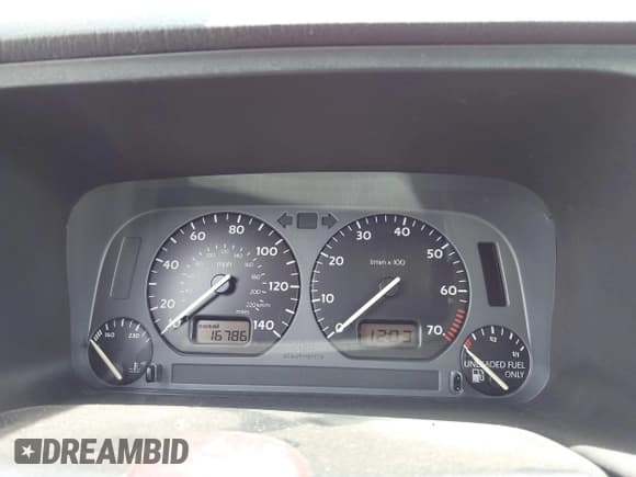 ✅ 1994 Volkswagen Jetta • VIN: 3VWRC81H2RM073783 • Lot: 42118895. Wystawiony na IAAI z przebiegiem 16 786 mil. Bezpłatny archiwum sprzedaży aukcyjnych z USA i szczegółowy raport historii pojazdu na DreamBid. Zdjęcie 7.