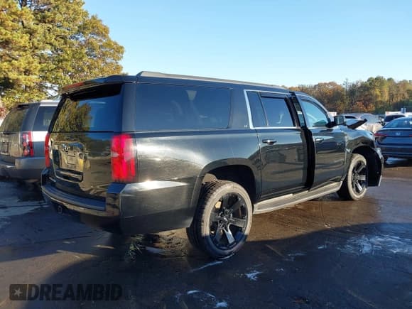 ✅ 2020 Chevrolet Suburban LT • VIN: 1GNSKHKC2LR176418 • Lot: 43544924. Wystawiony na IAAI z przebiegiem 207 318 mil. Bezpłatny archiwum sprzedaży aukcyjnych z USA i szczegółowy raport historii pojazdu na DreamBid. Zdjęcie 4.
