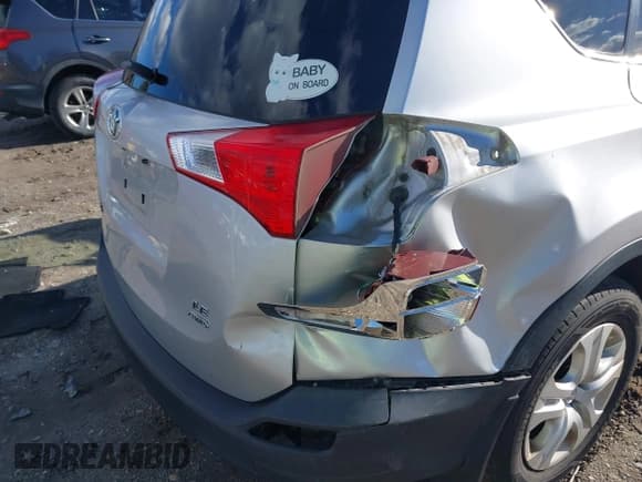 ✅ 2015 Toyota RAV4 LE • VIN: JTMBFREV9FJ015079 • Лот: 43604522. Опубликован ранее на IAAI с пробегом 82 334 миль. Бесплатный доступ к архиву аукционных продаж из США и подробный отчёт об истории автомобиля на DreamBid. Изображение 6.