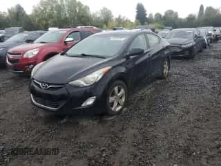 2013 Hyundai Elantra GLS z VIN KMHDH4AE2DU966999, wystawiony jako Copart lot #84441285 z przebiegiem 180 594 mil mil oraz Szkoda całkowita • Salvage title. Historia ofert i sprzedaży dostępna na DreamBid. Obrazek 1.