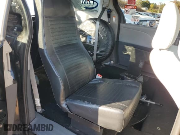 ✅ 2020 Toyota Sienna L • VIN: 5TDZZ3DCXLS087474 • Lot: 82320605. Listed on Copart with 245,654 mi. Free auction sales archive from the USA and detailed vehicle history report at DreamBid. Image 11.