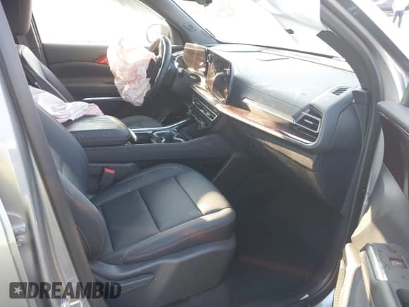 ✅ 2025 Chevrolet Traverse AWD Z71 • VIN: 1GNEVJRSXSJ235561 • Lot: 43265235. Wystawiony na IAAI z przebiegiem 5 741 mil. Bezpłatny archiwum sprzedaży aukcyjnych z USA i szczegółowy raport historii pojazdu na DreamBid. Zdjęcie 5.