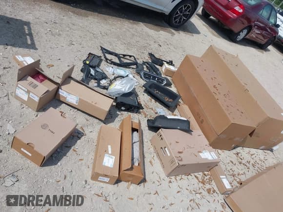 ✅ 2023 BMW X4 xDrive30i • VIN: 5UX33DT01P9S83083 • Лот: 42252039. Опубликован ранее на IAAI с пробегом Не указан. Бесплатный доступ к архиву аукционных продаж из США и подробный отчёт об истории автомобиля на DreamBid. Изображение 19.