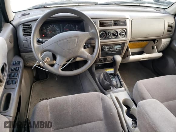 ✅ 2000 Mitsubishi Montero Sport LS • VIN: JA4MT31H3YP813036 • Lot: 82255134. Wystawiony na Copart z przebiegiem 178 598 mil. Bezpłatny archiwum sprzedaży aukcyjnych z USA i szczegółowy raport historii pojazdu na DreamBid. Zdjęcie 8.