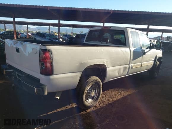 ✅ 2004 Chevrolet Silverado 2500HD Work Truck • VIN: 1GCHC29U24E106048 • Lot: 43763871. Wystawiony na IAAI z przebiegiem 321 877 mil. Bezpłatny archiwum sprzedaży aukcyjnych z USA i szczegółowy raport historii pojazdu na DreamBid. Zdjęcie 4.