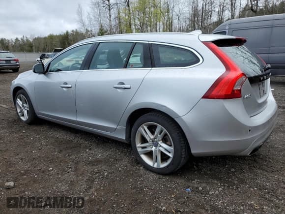 ✅ 2016 Volvo V60 T5 Premier • VIN: YV1612SK2G1311574 • Lot: 51989064. Listed on Copart with 47,232 mi. Free auction sales archive from the USA and detailed vehicle history report at DreamBid. Image 2.