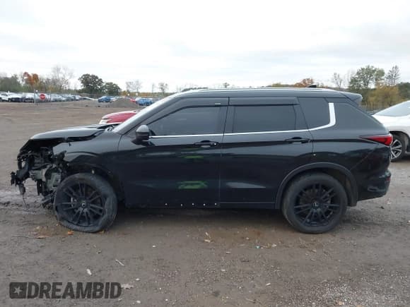 ✅ 2022 Mitsubishi Outlander SEL • VIN: JA4J4VA81NZ072879 • Lot: 43494525. Listed on IAAI with 51,725 mi. Free auction sales archive from the USA and detailed vehicle history report at DreamBid. Image 15.