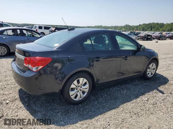 2015 Chevrolet Cruze LS z VIN 1G1PB5SH8F7188669, wystawiony jako Copart lot #61000845 z przebiegiem 118 179 mil mil oraz Szkoda całkowita • Salvage title. Historia ofert i sprzedaży dostępna na DreamBid. Obrazek 3.