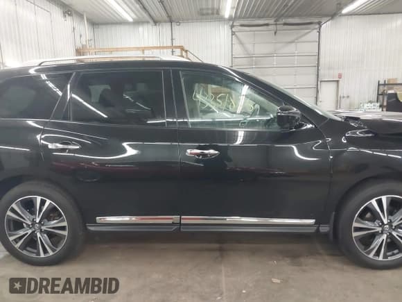 ✅ 2019 Nissan Pathfinder SV • VIN: 5N1DR2MM3KC651586 • Lot: 43351836. Wystawiony na IAAI z przebiegiem 85 912 mil. Bezpłatny archiwum sprzedaży aukcyjnych z USA i szczegółowy raport historii pojazdu na DreamBid. Zdjęcie 14.