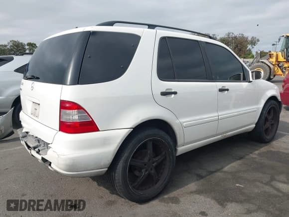 ✅ 2004 Mercedes-Benz M 350 • VIN: 4JGAB57E44A509601 • Лот: 42745113. Опубликован ранее на IAAI с пробегом 250 324 миль. Бесплатный доступ к архиву аукционных продаж из США и подробный отчёт об истории автомобиля на DreamBid. Изображение 4.