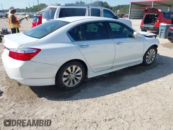 ✅ 2015 Honda Accord EX-L • VIN: 1HGCR2F86FA233638 • Lot: 43322995. Listed on IAAI with 126,642 mi. Free auction sales archive from the USA and detailed vehicle history report at DreamBid. Image 4.