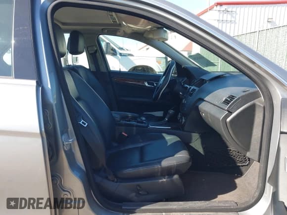 ✅ 2009 Mercedes-Benz C 300 Sport • VIN: WDDGF81X19F228354 • Lot: 43649294. Wystawiony na IAAI z przebiegiem 196 627 mil. Bezpłatny archiwum sprzedaży aukcyjnych z USA i szczegółowy raport historii pojazdu na DreamBid. Zdjęcie 5.