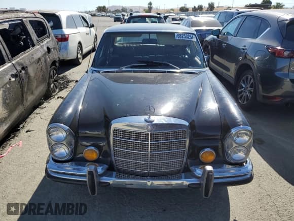 ✅ 1971 Mercedes-Benz 280 • VIN: 12086504 • Лот: 68253254. Опубликован ранее на Copart с пробегом 30 000 миль. Бесплатный доступ к архиву аукционных продаж из США и подробный отчёт об истории автомобиля на DreamBid. Изображение 5.