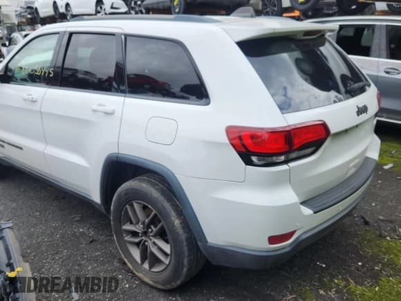 ✅ 2016 Jeep Grand Cherokee Laredo • VIN: 1C4RJEAG2GC407338 • Лот: 86058445. Опубликован ранее на Copart с пробегом 107 307 миль. Бесплатный доступ к архиву аукционных продаж из США и подробный отчёт об истории автомобиля на DreamBid. Изображение 2.