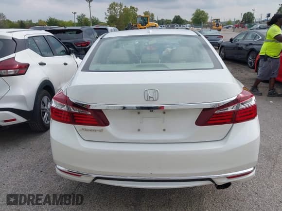 ✅ 2017 Honda Accord EX-L • VIN: 1HGCR2F88HA157648 • Lot: 43292040. Wystawiony na IAAI z przebiegiem 69 973 mil. Bezpłatny archiwum sprzedaży aukcyjnych z USA i szczegółowy raport historii pojazdu na DreamBid. Zdjęcie 16.