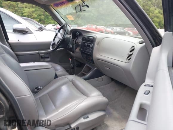 ✅ 1995 Ford Explorer Eddie Bauer • VIN: 1FMDU32X0SUC18495 • Lot: 42412390. Listed on IAAI with 258,423 mi. Free auction sales archive from the USA and detailed vehicle history report at DreamBid. Image 5.