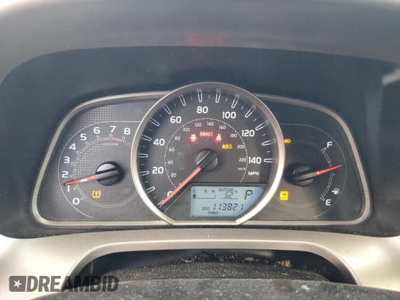 ✅ 2015 Toyota RAV4 LE • VIN: JTMBFREV5FD144385 • Лот: 82596505. Опубликован ранее на Copart с пробегом 113 821 миль. Бесплатный доступ к архиву аукционных продаж из США и подробный отчёт об истории автомобиля на DreamBid. Изображение 9.