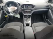 ✅ 2019 Hyundai Ioniq Blue • VIN: KMHC65LCXKU179623 • Lot: 82324395. Wystawiony na Copart z przebiegiem 159 998 mil. Bezpłatny archiwum sprzedaży aukcyjnych z USA i szczegółowy raport historii pojazdu na DreamBid. Zdjęcie 8.