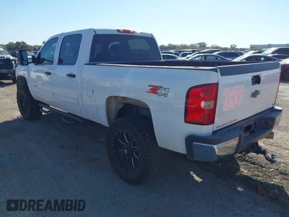 ✅ 2014 Chevrolet Silverado 2500HD LT • VIN: 1GC1KXC86EF183076 • Lot: 43624761. Listed on IAAI with 198,785 mi. Free auction sales archive from the USA and detailed vehicle history report at DreamBid. Image 3.