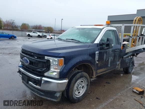 ✅ 2022 Ford F-250 XL • VIN: 1FDBF2B65NEE21187 • Lot: 41921169. Wystawiony na IAAI z przebiegiem 57 394 mil. Bezpłatny archiwum sprzedaży aukcyjnych z USA i szczegółowy raport historii pojazdu na DreamBid. Zdjęcie 18.