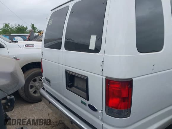 ✅ 2014 Ford Econoline Passenger XL • VIN: 1FBSS3BL8EDA89879 • Lot: 41755340. Wystawiony na IAAI z przebiegiem 37 066 mil. Bezpłatny archiwum sprzedaży aukcyjnych z USA i szczegółowy raport historii pojazdu na DreamBid. Zdjęcie 16.